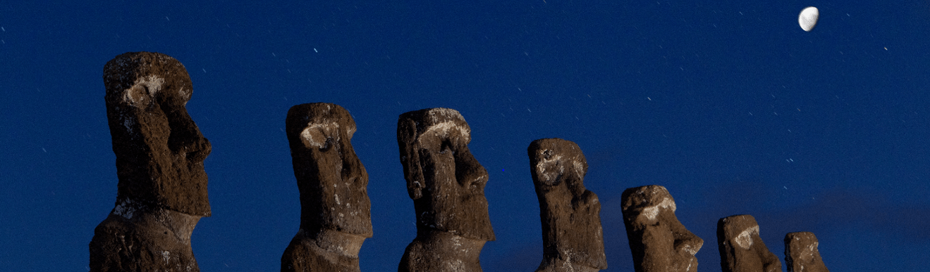 Photographie de statues moai de l’île de Pâques par Micheline Pelletier